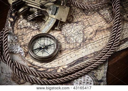 Vintage natürmort Pusula, sextant ve eski harita