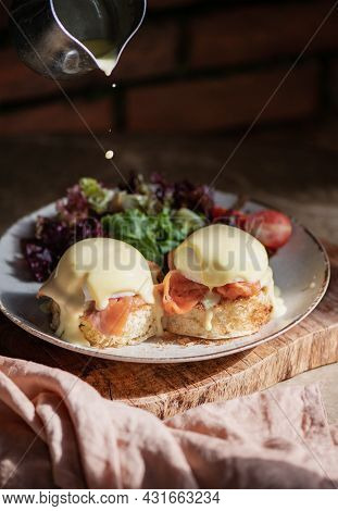 Eggs Benedict With Smoked Salmon, Hollandise Sauce And Green Salad