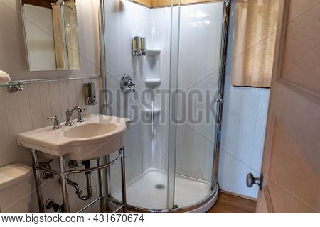 Wyoming, Usa - August 8, 2021: Colter Bay Village Cabin Bathroom With Shower In Grand Teton National