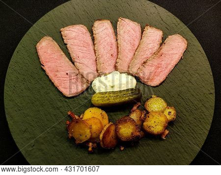 Roastbeef With Fried Potatoes An Remoulade Sauce