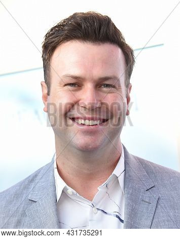 LOS ANGELES - SEP 01: Taran Killam arrives for the FXâs âImpeachment: American Crime Storyâ Screening on September 01, 2021 in West Hollywood, CA