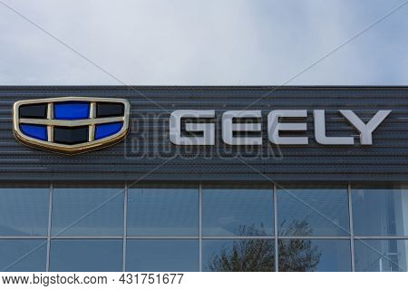 Geely Logo On Car Dealership Building At Sunny Day - Geely Is One Of The Largest Chinese Automobile 