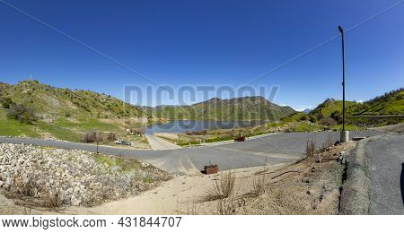 Scenic Lake Kaweah In Three Rivers At The Entrance Of Sequoia National Park, Usa