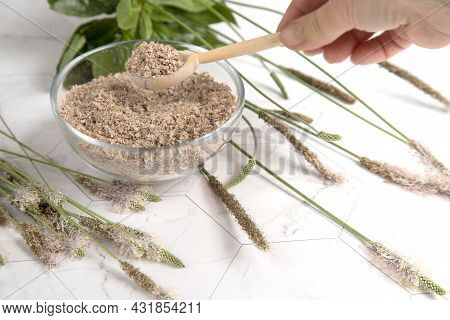 A Womans Hand With A Wooden Spoon With Psyllium Seed Husk, A Useful Superfood. The Concept Of Plant 