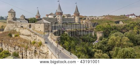 Panoráma starého hradu v Evropě Kamianets-Podilskyi, Ukrajina.