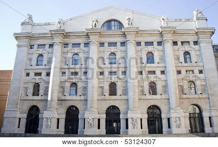 Palazzo della Borsa. tauschen Sie aus, aufbauend auf Dramatischer Himmel, Mailand