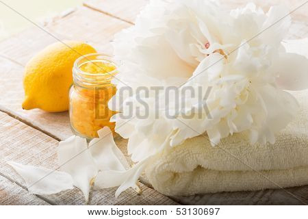Produtos de Spa em fundo de madeira