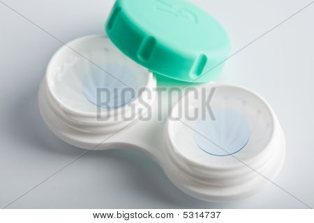 Beyaz kap içinde mavi Kontakt Lens