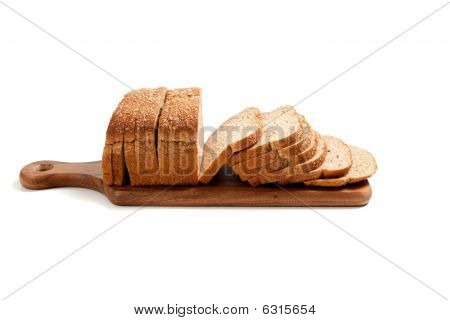 Hogaza de pan en un tablero de pan