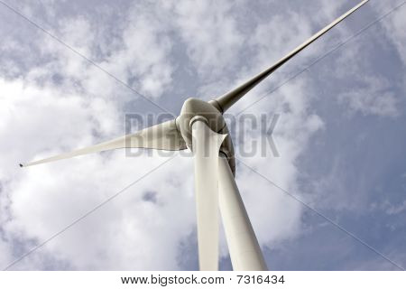 청정 에너지를 생산 하는 풍력 터빈