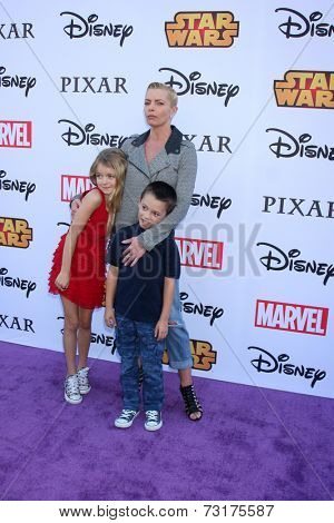 LOS ANGELES - OCT 1:  Kylie Rogers, Jaime Pressly, Dezi Calvo at the VIP Disney Halloween Event at Disney Consumer Product Pop Up Store on October 1, 2014 in Glendale, CA
