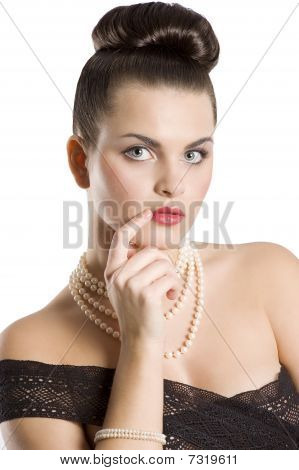 La dentelle et le collier