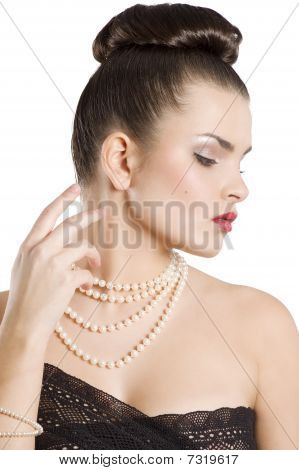 La dentelle et le collier