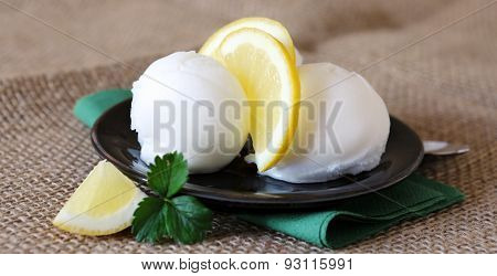 Ice Cream With Lemon .