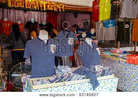 BANGKOK, THAILAND - May 31: Unidentified tourist shops at Jatujak or Chatuchak Market on May 31, 201