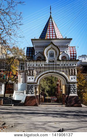 Nikolaev Triumphal Arch is considered one of the most beautiful and majestic buildings of Vladivostok. They were built in 1891 to commemorate the visit to the city of the heir to the throne Nicholas Alexandrovich - the future of the Russian Emperor Nichol