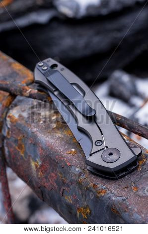 Brutal Knife With A Clip.