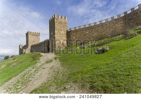 Genoese Fortress In Sudak, Crimea.the Citadel And The Wall Of The Upper Tier Of Defense. Early April