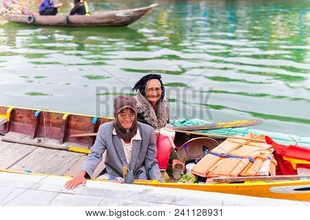 Hoi An, Vietnam - February 16, 2016: Senior Vietnamese Family In A Boat At The Embankment Of Thu Bon
