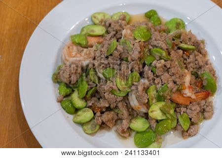 Stir Fried Shrimp With Sataw And Shrimp Paste