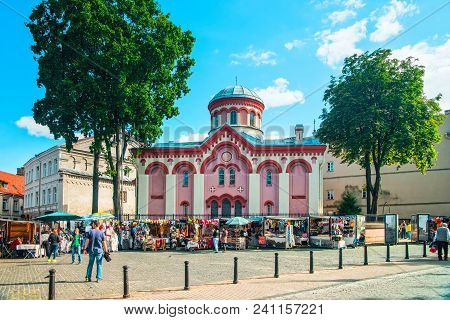 Vilnius, Lithuania - September 4, 2014: Street Market At Church Of St Paraskeva In The Historical Ce