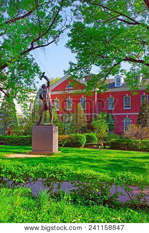 Philadelphia, Usa - May 5, 2015: The Signer Statue At Signers Park In The Old City In Philadelphia, 