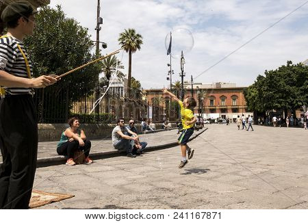 Palermo, Italy - April, 2018: Street Artist Making Soap Bubbles On The Street In Piazza Giuseppe Ver