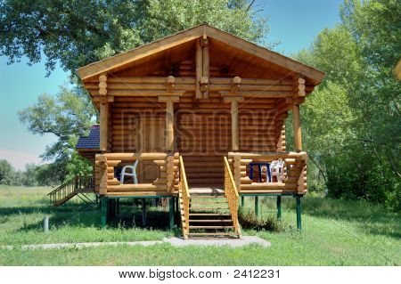 Veranda eines Holzhauses.