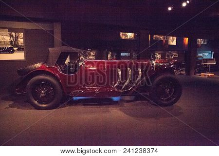 Naples, Florida, Usa - May 5, 2018:  Red 1929 Mercedes Benz Sport Model Ssk  Displayed At The Revs I