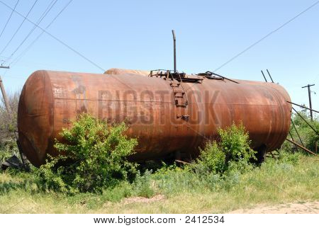 die alten Eisenbahnzisterne zum Transport von Mineralöl.
