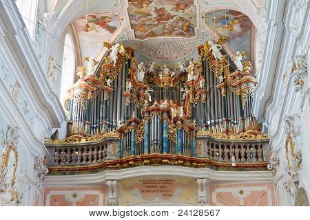 Órgano de la iglesia barroca