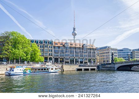 Berlin, Germany - April 22, 2018: Eastern Shore Of The River Spree Spreeufer With The Building Of Th