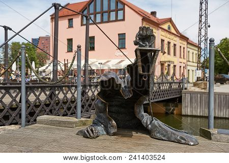 The Black Ghost Bronzed Sculpture (designed By Svajunas Jurkus And Sergejus Plotnikovas). Danes Rive