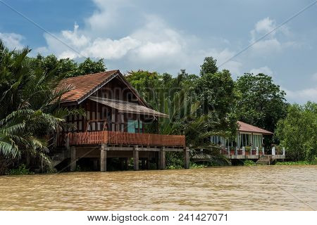 Riverside Thai Houses With With Palm Farm