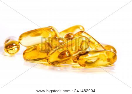 Close Up Vitamin D And Omega 3 Fish Oil Capsules Supplement  For Good Brain , Heart And Health Eatin