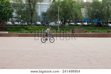 Almaty, Kazakhstan - 05.19.2018: Dostyk Street. People In The Center Of Almaty. Early Spring Time, M