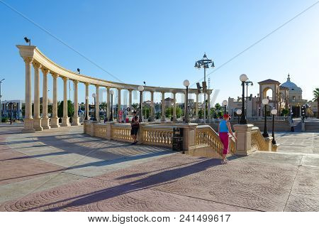 Sharm El Sheikh, Egypt - May 12, 2018: Unknown People Are Walking In Business And Shopping And Enter