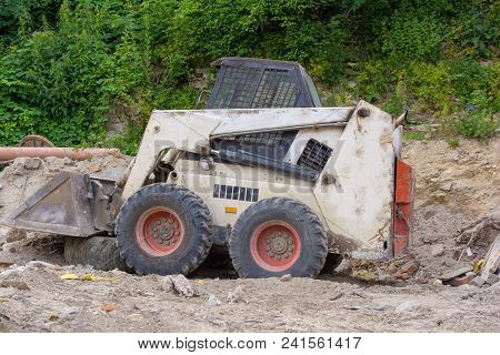 A Close Up Of A White Bobcat S550 Or Skid Loader On Construction Site