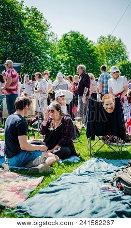 Windsor, United Kingdom - May 19, 2018: People Party, Picnique On Long Walk Gardens For The Royal We