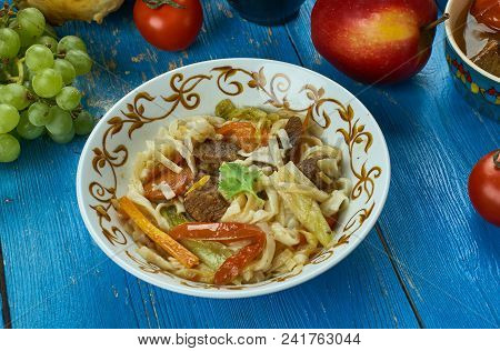 Uzbek Qorasaroy Lagmon