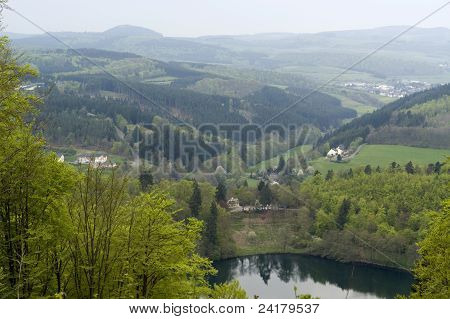 Maar ใน Vulkan Eifel