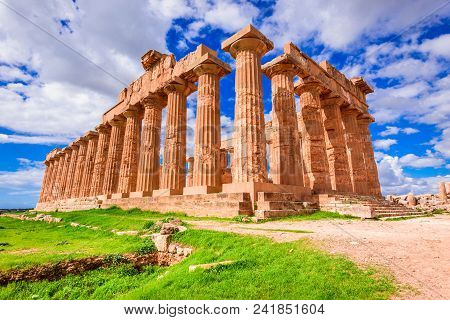Selinunte, Sicily.  Temple Of Hera, Ancient Greek Ruins In Italy, Doric Architecture.