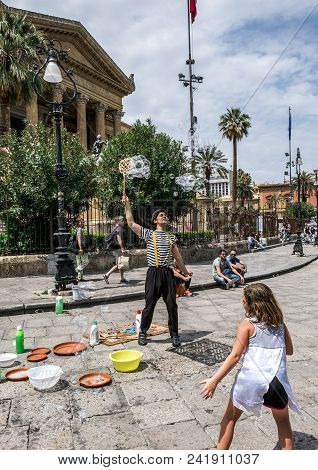 Palermo, Italy - April, 2018: Street Artist Making Soap Bubbles On The Street In Piazza Giuseppe Ver