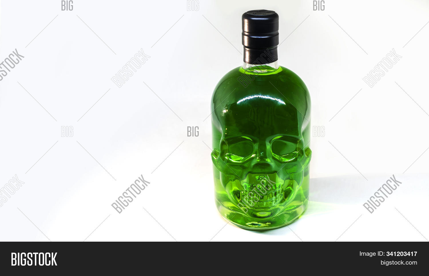 Череп с зеленой жидкостью. Череп с зеленой жидкостью. Череп с зеленой жидкостью. Череп с зеленой жидкостью. Жижа стеклянная с пипеткой.