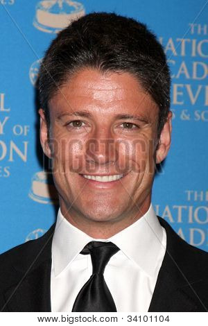 LOS ANGELES - JUN 17: James Scott przybywa na 2012 dzień Creative Emmy Awards w Westin Bonave