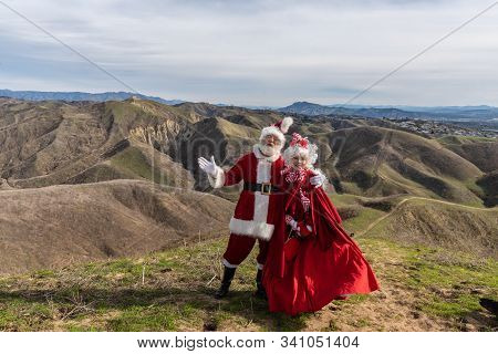 Santa And Mrs Claus Posed On Hilltop During First Annual Hike With Santa Event By Rancho Ventura Con