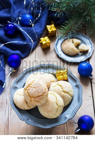 Cookies Lemon Crack In Christmas Or New Year Decoration.