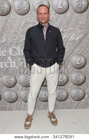 LOS ANGELES - DEC 07:  Andrew Howard arrives for the Brooks Brothers Holiday Celebration Honoring St. Jude on December 07, 2019 in West Hollywood, CA