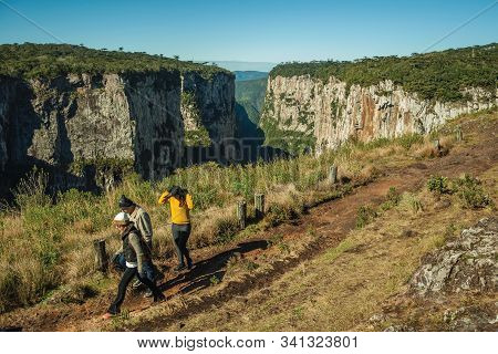 Cambara Do Sul, Brazil - July 16, 2019. Pathway And People At The Itaimbezinho Canyon With Rocky Cli