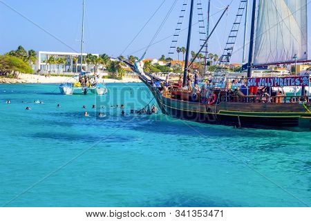Arashi Beach, Aruba - December 4, 2019: Tourists Snorkeling Along The Coastline From Jolly Pirates A